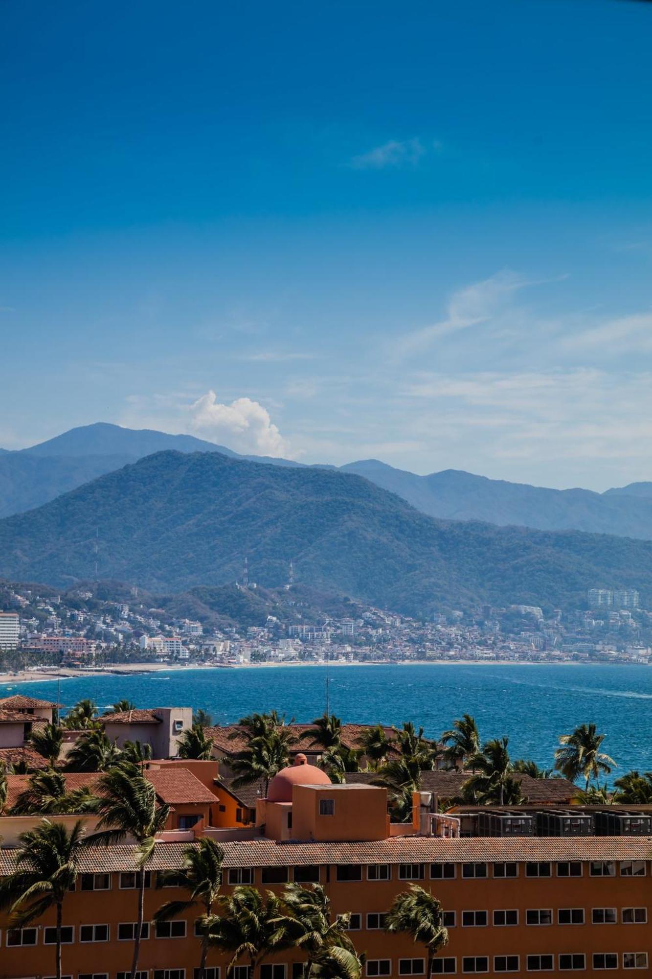 One Puerto Vallarta Aeropuerto Hotell Exteriör bild