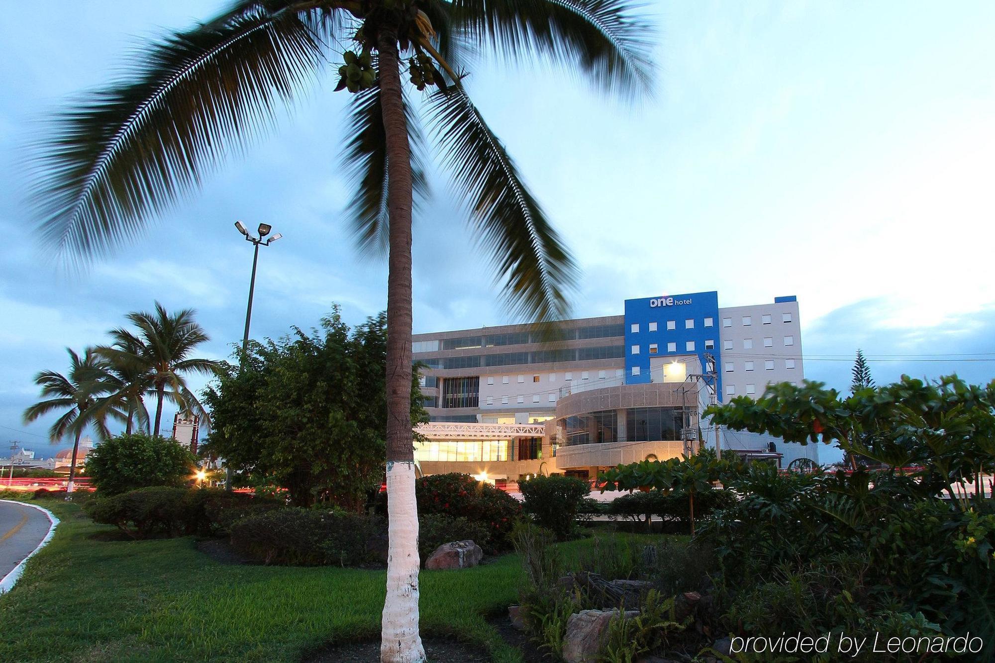 One Puerto Vallarta Aeropuerto Hotell Exteriör bild