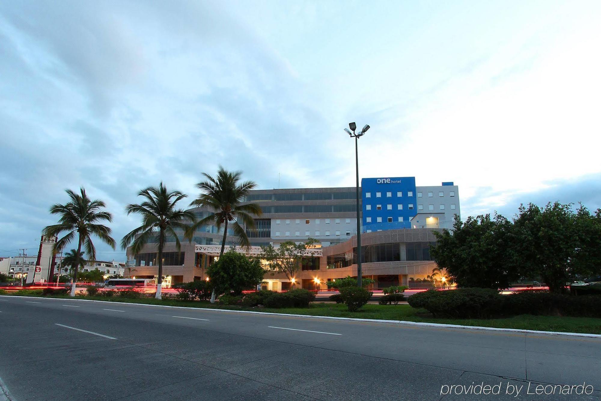 One Puerto Vallarta Aeropuerto Hotell Exteriör bild