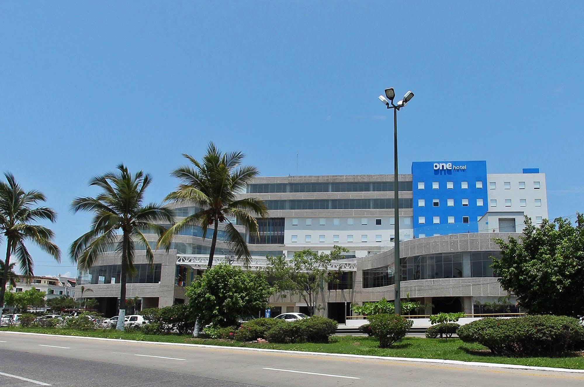 One Puerto Vallarta Aeropuerto Hotell Exteriör bild